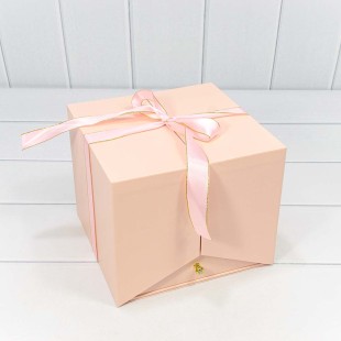 Коробка Квадратная 21*21*18 "Сюрприз" Розовый 1/8 Арт: 721608/1